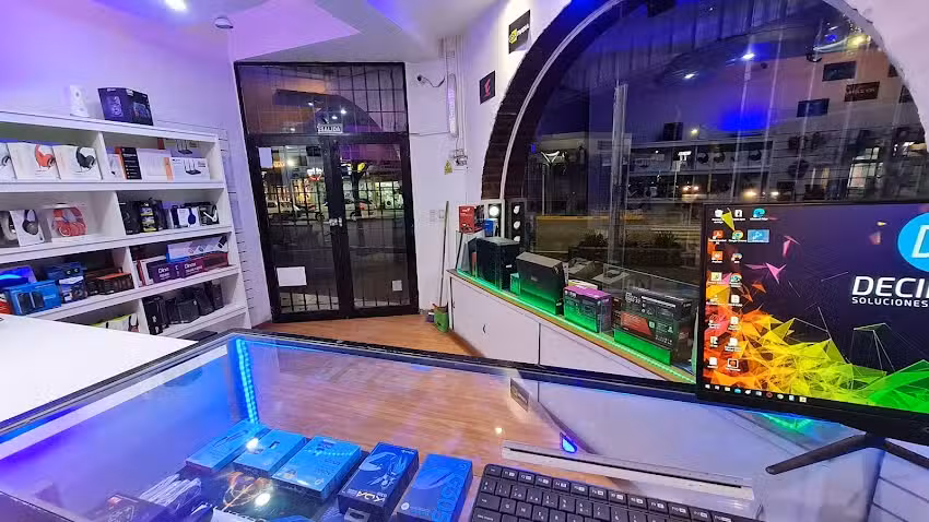 Decibeles &ndash; Tu conexi&oacute;n con la Tecnolog&iacute;a