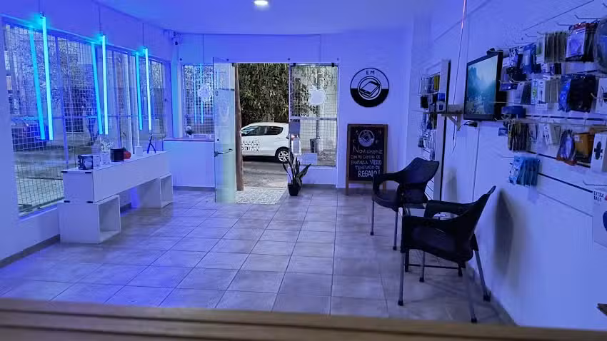 EM & KAN Servicio t&eacute;cnico y accesorios de celulares