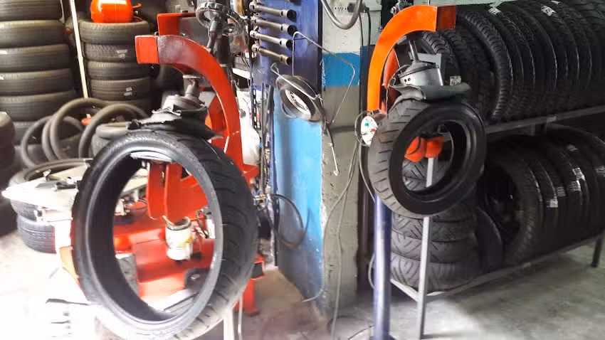 GOMERIA &ndash; AUTOS Y MOTOS &ndash; Neum&aacute;ticos JG (Villa del Parque)