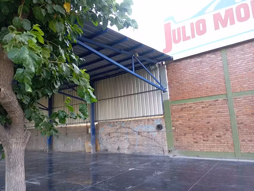 Julio Monta&ntilde;o E Hijos Taller De Chapa