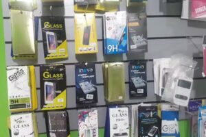 Serv&iacute;s celulares &ldquo;bell-cell&rdquo; y muebler&iacute;a &ldquo;BRIGITTE&rdquo;