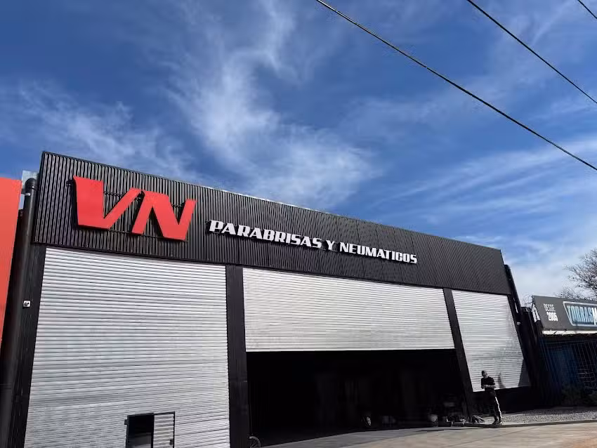 VN Vidrios y Neum&aacute;ticos de la Villa